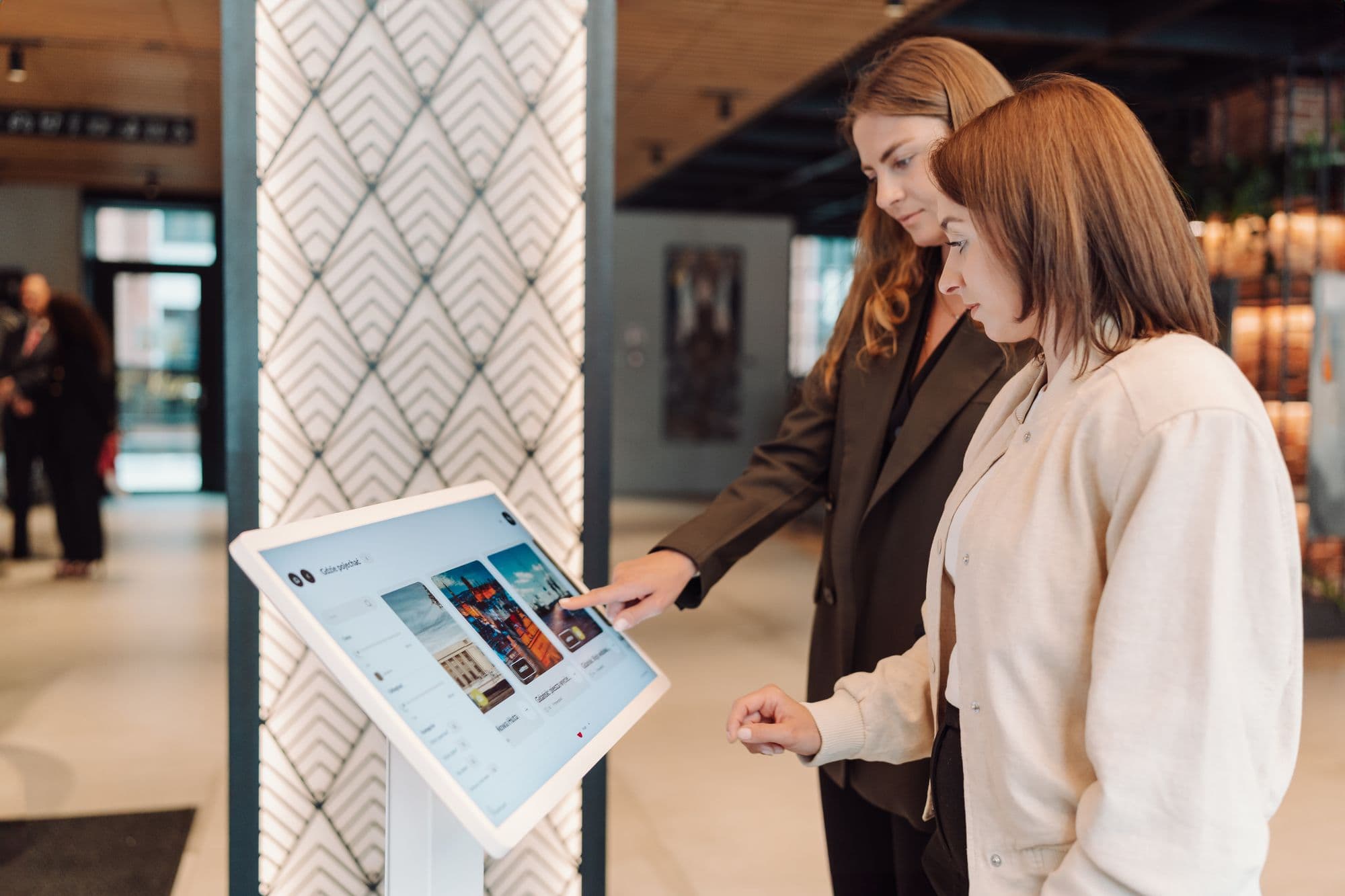 Gość korzystający z hotelspot